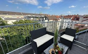 Contemporary Apartment With Stunning Views 20